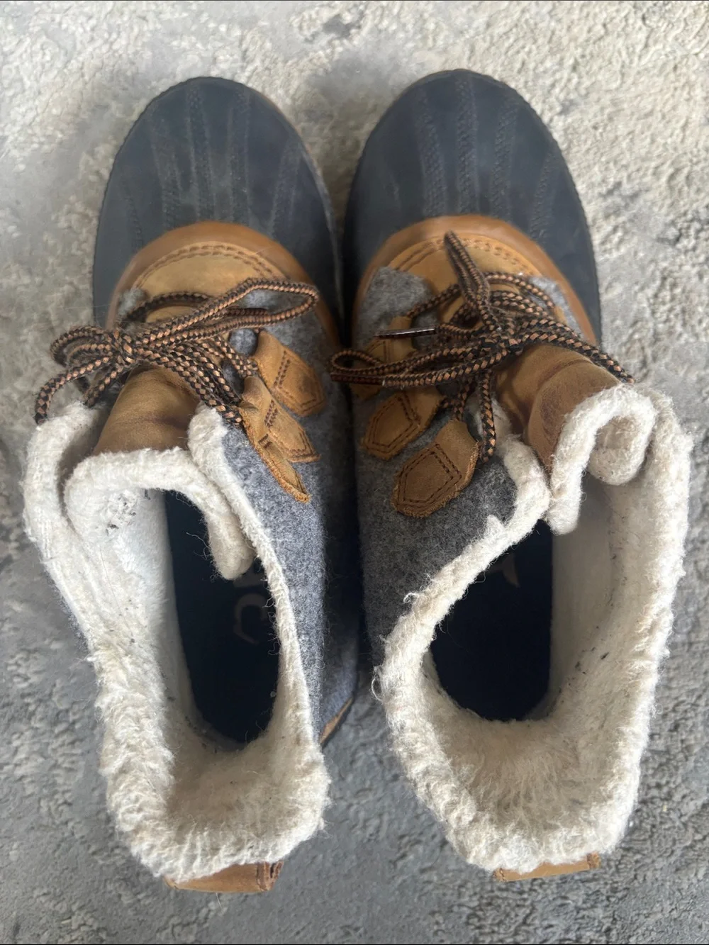 Sorel short lace